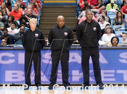 Thumbnail 1 in Hickory vs. Chapel Hill (NCHSAA 3A Final) photogallery.