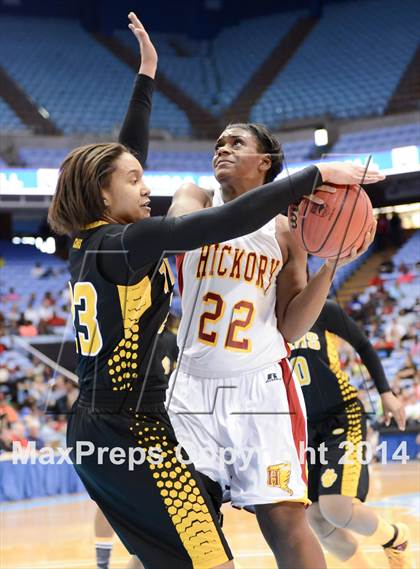 Thumbnail 1 in Hickory vs. Chapel Hill (NCHSAA 3A Final) photogallery.