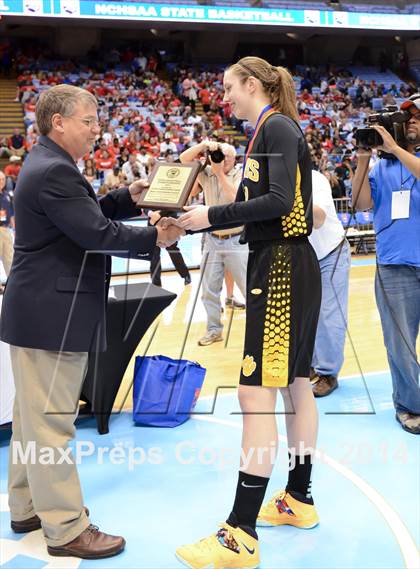 Thumbnail 2 in Hickory vs. Chapel Hill (NCHSAA 3A Final) photogallery.