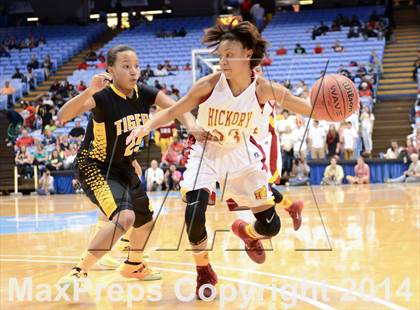 Thumbnail 1 in Hickory vs. Chapel Hill (NCHSAA 3A Final) photogallery.