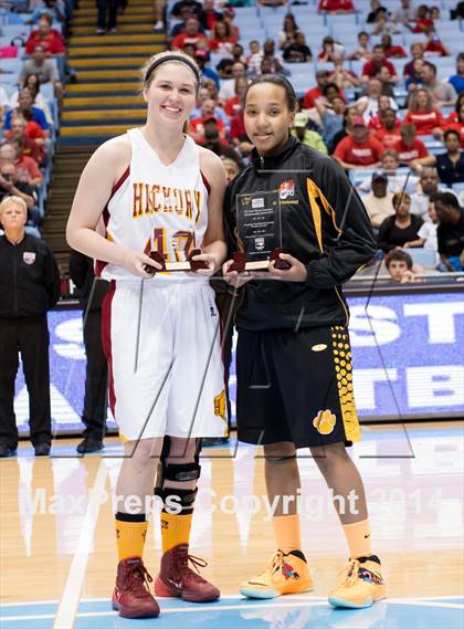 Thumbnail 2 in Hickory vs. Chapel Hill (NCHSAA 3A Final) photogallery.