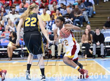 Thumbnail 1 in Hickory vs. Chapel Hill (NCHSAA 3A Final) photogallery.
