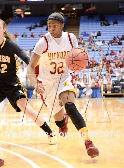 Thumbnail 1 in Hickory vs. Chapel Hill (NCHSAA 3A Final) photogallery.