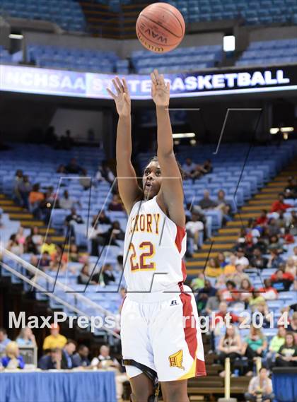 Thumbnail 2 in Hickory vs. Chapel Hill (NCHSAA 3A Final) photogallery.