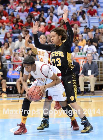 Thumbnail 1 in Hickory vs. Chapel Hill (NCHSAA 3A Final) photogallery.