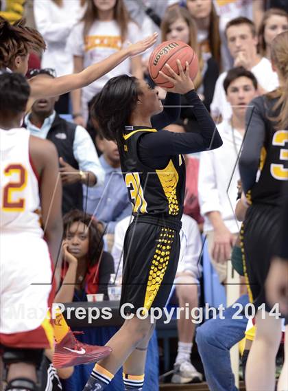 Thumbnail 2 in Hickory vs. Chapel Hill (NCHSAA 3A Final) photogallery.