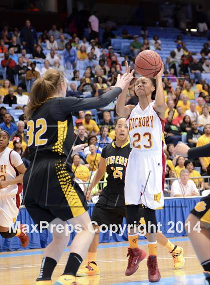 Thumbnail 2 in Hickory vs. Chapel Hill (NCHSAA 3A Final) photogallery.