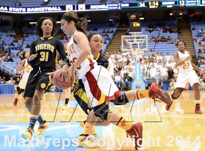 Thumbnail 2 in Hickory vs. Chapel Hill (NCHSAA 3A Final) photogallery.