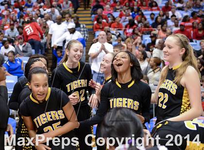 Thumbnail 2 in Hickory vs. Chapel Hill (NCHSAA 3A Final) photogallery.