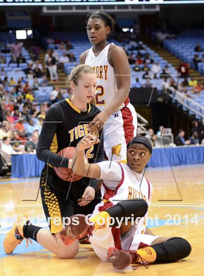 Thumbnail 3 in Hickory vs. Chapel Hill (NCHSAA 3A Final) photogallery.