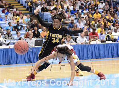 Thumbnail 3 in Hickory vs. Chapel Hill (NCHSAA 3A Final) photogallery.
