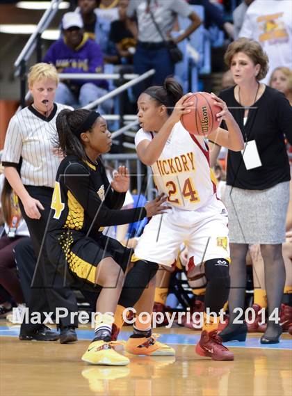 Thumbnail 2 in Hickory vs. Chapel Hill (NCHSAA 3A Final) photogallery.