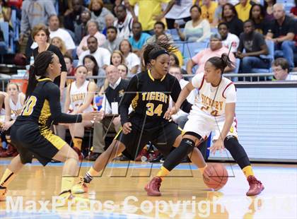 Thumbnail 1 in Hickory vs. Chapel Hill (NCHSAA 3A Final) photogallery.