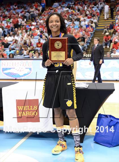 Thumbnail 2 in Hickory vs. Chapel Hill (NCHSAA 3A Final) photogallery.