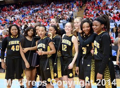 Thumbnail 1 in Hickory vs. Chapel Hill (NCHSAA 3A Final) photogallery.