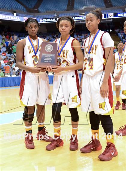 Thumbnail 2 in Hickory vs. Chapel Hill (NCHSAA 3A Final) photogallery.