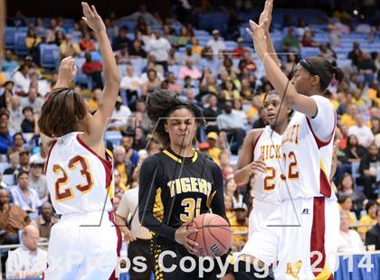 Thumbnail 1 in Hickory vs. Chapel Hill (NCHSAA 3A Final) photogallery.