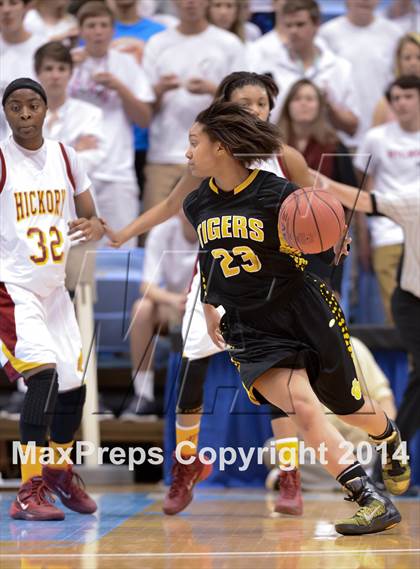 Thumbnail 3 in Hickory vs. Chapel Hill (NCHSAA 3A Final) photogallery.