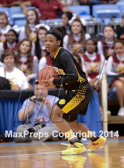 Thumbnail 1 in Hickory vs. Chapel Hill (NCHSAA 3A Final) photogallery.