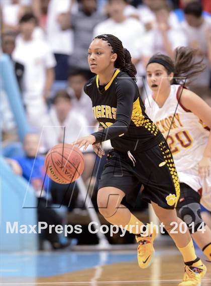 Thumbnail 3 in Hickory vs. Chapel Hill (NCHSAA 3A Final) photogallery.