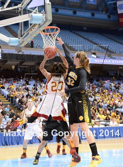 Thumbnail 1 in Hickory vs. Chapel Hill (NCHSAA 3A Final) photogallery.