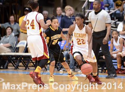 Thumbnail 3 in Hickory vs. Chapel Hill (NCHSAA 3A Final) photogallery.