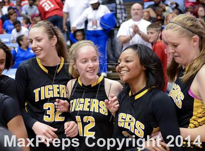 Thumbnail 3 in Hickory vs. Chapel Hill (NCHSAA 3A Final) photogallery.
