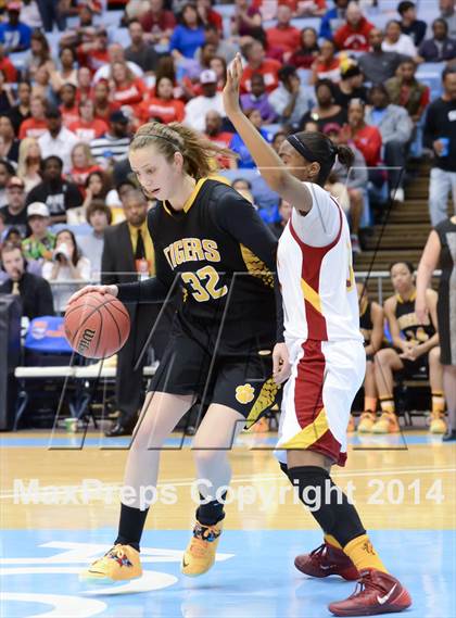 Thumbnail 1 in Hickory vs. Chapel Hill (NCHSAA 3A Final) photogallery.