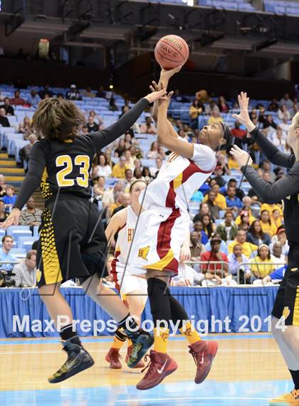 Thumbnail 1 in Hickory vs. Chapel Hill (NCHSAA 3A Final) photogallery.