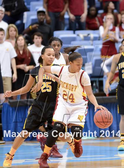 Thumbnail 1 in Hickory vs. Chapel Hill (NCHSAA 3A Final) photogallery.