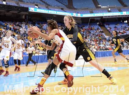 Thumbnail 3 in Hickory vs. Chapel Hill (NCHSAA 3A Final) photogallery.