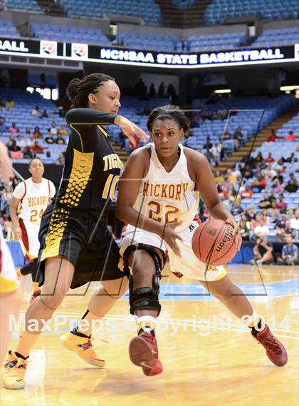 Thumbnail 3 in Hickory vs. Chapel Hill (NCHSAA 3A Final) photogallery.