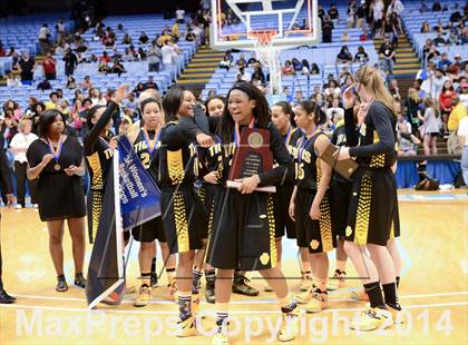 Thumbnail 3 in Hickory vs. Chapel Hill (NCHSAA 3A Final) photogallery.