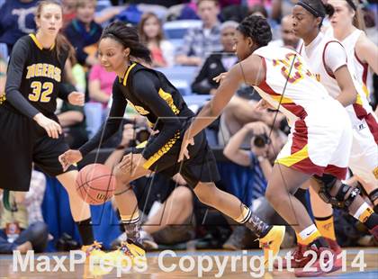 Thumbnail 3 in Hickory vs. Chapel Hill (NCHSAA 3A Final) photogallery.