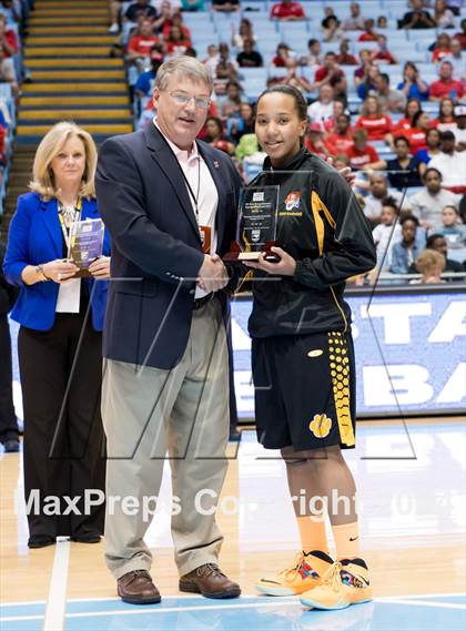 Thumbnail 3 in Hickory vs. Chapel Hill (NCHSAA 3A Final) photogallery.