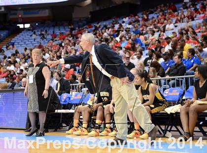 Thumbnail 2 in Hickory vs. Chapel Hill (NCHSAA 3A Final) photogallery.