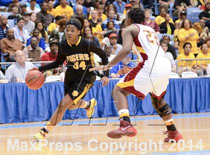Thumbnail 1 in Hickory vs. Chapel Hill (NCHSAA 3A Final) photogallery.