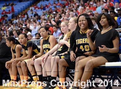 Thumbnail 2 in Hickory vs. Chapel Hill (NCHSAA 3A Final) photogallery.