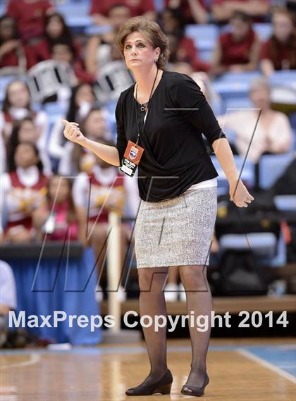 Thumbnail 2 in Hickory vs. Chapel Hill (NCHSAA 3A Final) photogallery.