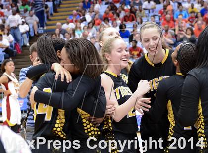 Thumbnail 2 in Hickory vs. Chapel Hill (NCHSAA 3A Final) photogallery.