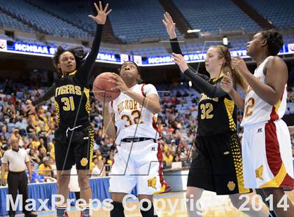 Thumbnail 2 in Hickory vs. Chapel Hill (NCHSAA 3A Final) photogallery.