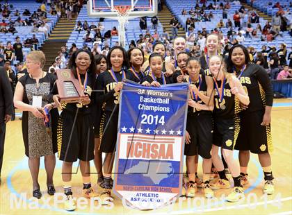 Thumbnail 3 in Hickory vs. Chapel Hill (NCHSAA 3A Final) photogallery.