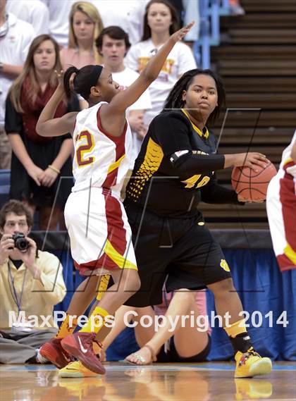 Thumbnail 1 in Hickory vs. Chapel Hill (NCHSAA 3A Final) photogallery.