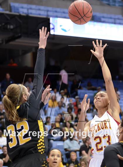 Thumbnail 3 in Hickory vs. Chapel Hill (NCHSAA 3A Final) photogallery.