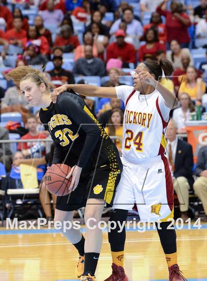 Thumbnail 2 in Hickory vs. Chapel Hill (NCHSAA 3A Final) photogallery.
