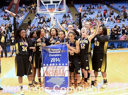 Thumbnail 3 in Hickory vs. Chapel Hill (NCHSAA 3A Final) photogallery.