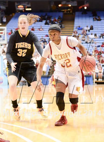 Thumbnail 3 in Hickory vs. Chapel Hill (NCHSAA 3A Final) photogallery.