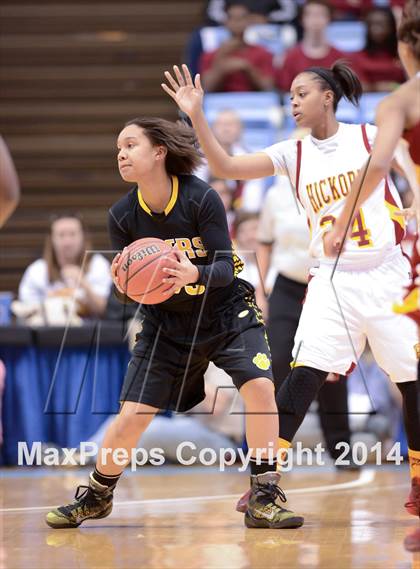 Thumbnail 1 in Hickory vs. Chapel Hill (NCHSAA 3A Final) photogallery.