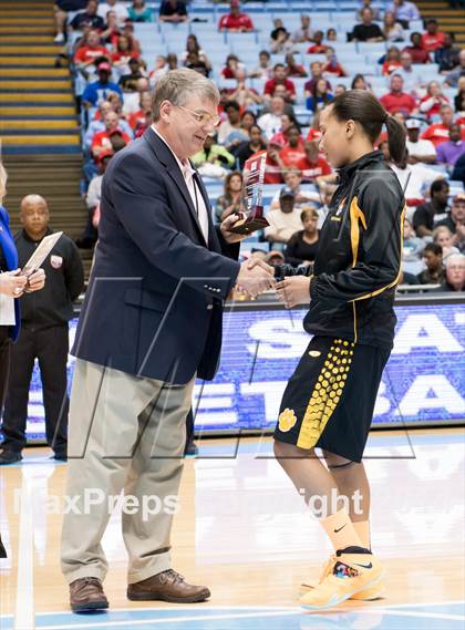 Thumbnail 2 in Hickory vs. Chapel Hill (NCHSAA 3A Final) photogallery.