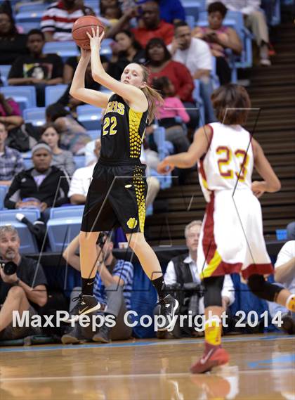 Thumbnail 1 in Hickory vs. Chapel Hill (NCHSAA 3A Final) photogallery.